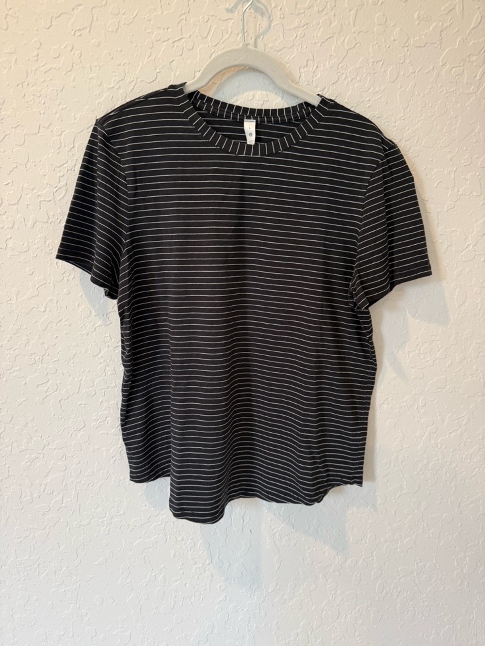 Lululemon love curved hem Striped Short-Sleeve Crewneck Top - Black/White size 8